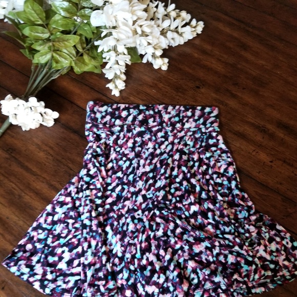 Decree Dresses & Skirts - Decree printed skater skirt size XS